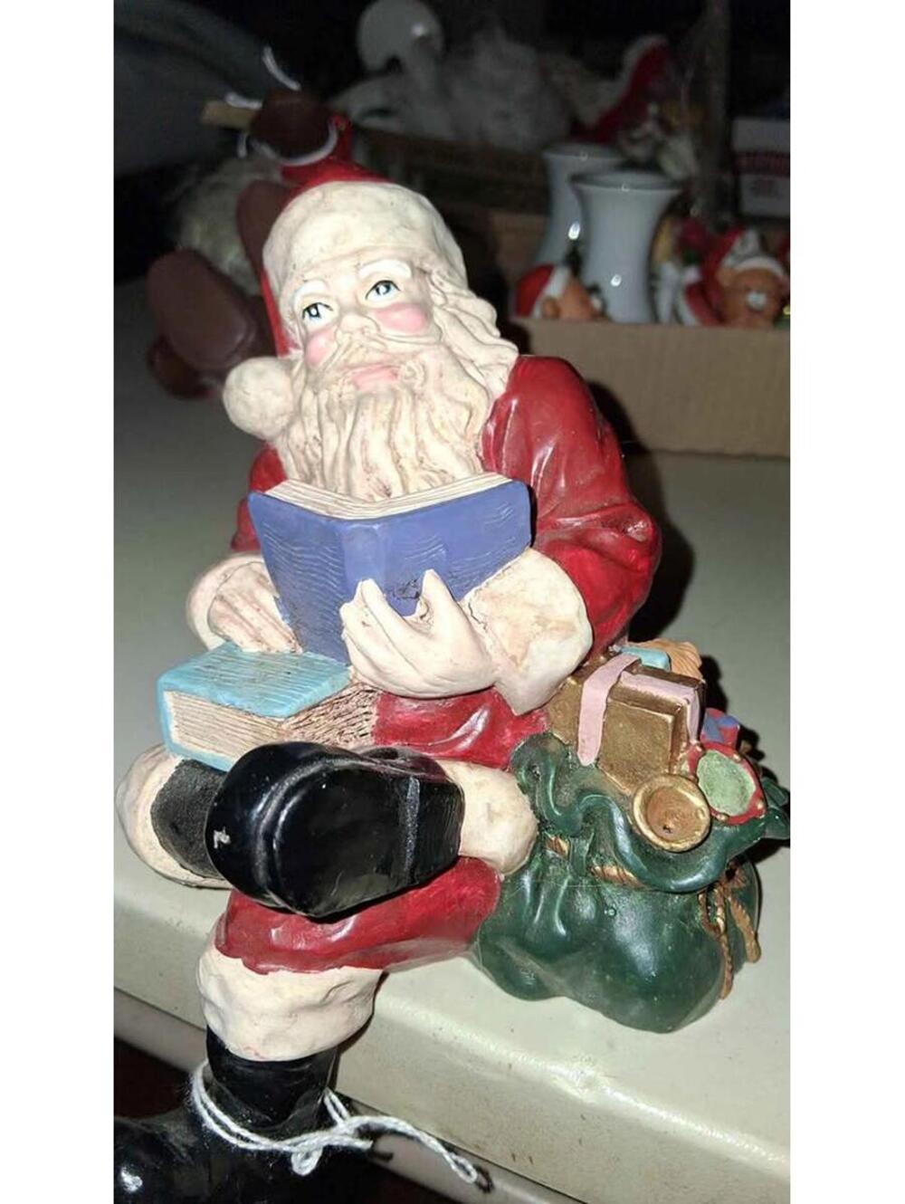 SANTA CLAUSE SHELF STOCKING HOLDER READING LIST BOOKS